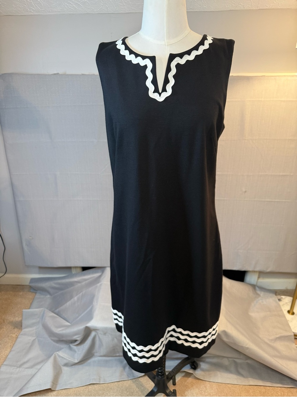 Talbots Black Sleeveless Shift Dress with White Scallop Trim